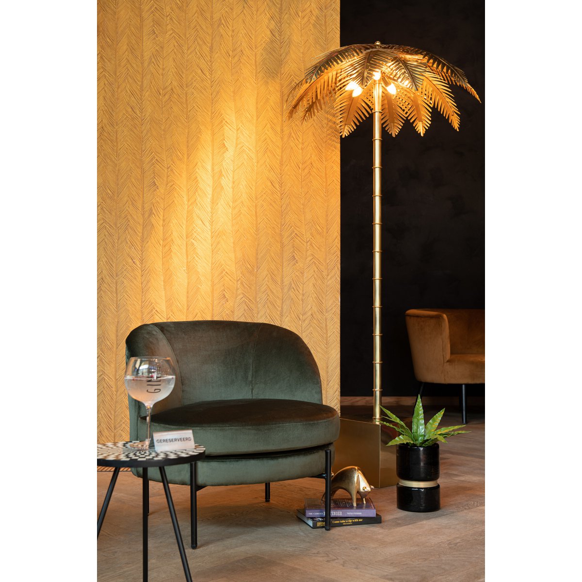 J -Line Lamp Staand Kokosbladeren - Metaal - Goud - vloerlamp - sfeerbeeld
