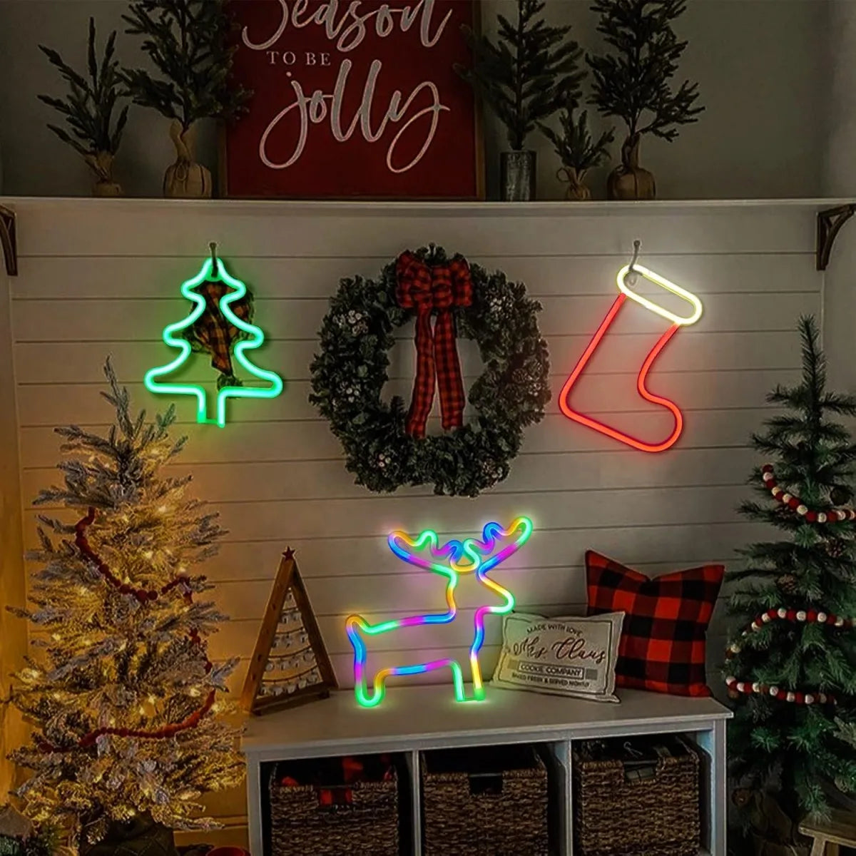 Magische Kerstsfeer Neonlamp – Rendier, Kerstsok & Boom – LED - buitenverlichting - sfeerbeeld