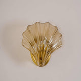 Wall lamp in the shape of a shell