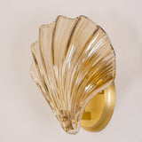 Wall lamp in the shape of a shell