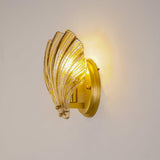 Wall lamp in the shape of a shell