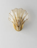 Wall lamp in the shape of a shell