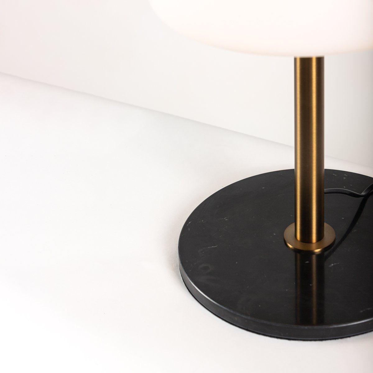 Alexandra Thai - Table lamp 33x33x50 Gold Metal/Black Marble/White Glass