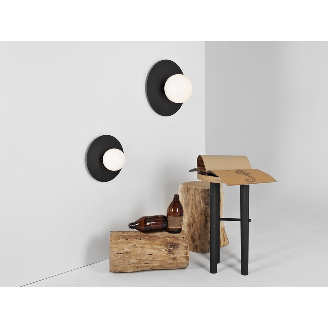 Customform - Skiva Ball M Wandlamp - Zwart - wandlampen - sfeerbeeld