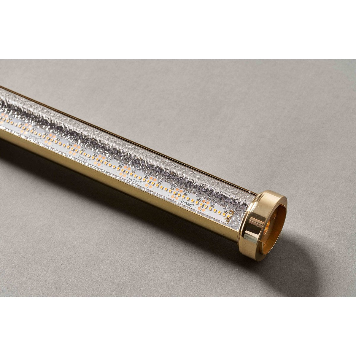 Betec Leuchten Manufactur -Kledingroedelamp Vestiaire LED kleerkast interieurverlichting - wandlampen - sfeerbeeld
