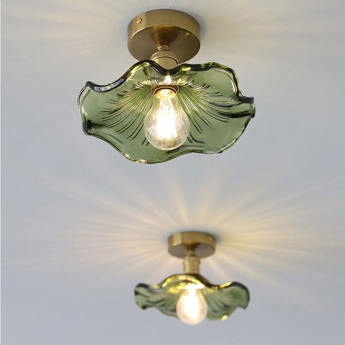 Glazen Plafondlamp In De Vorm Van Een Hibiscus - plafondlamp - detail