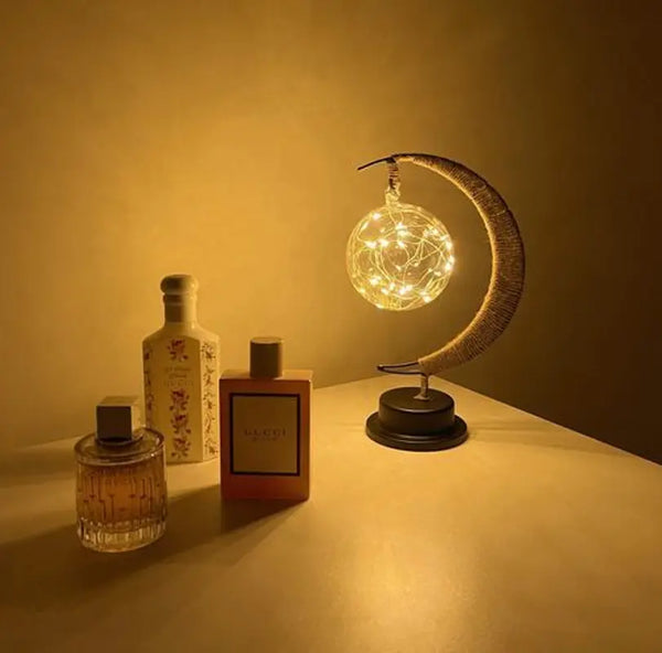 Betoverde Maanlamp Van Glas Met Warm Licht Voor Op De Tafel - tafellampen - detail