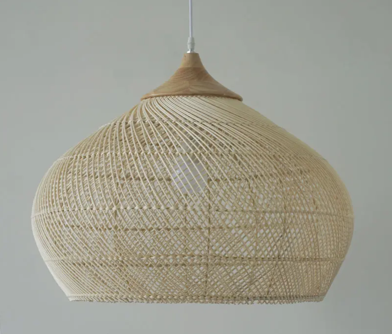 RattanaGlow: Handgeweven Rieten Hanglamp in Zuidoost-Aziatische Stijl - hanglampen - verlicht