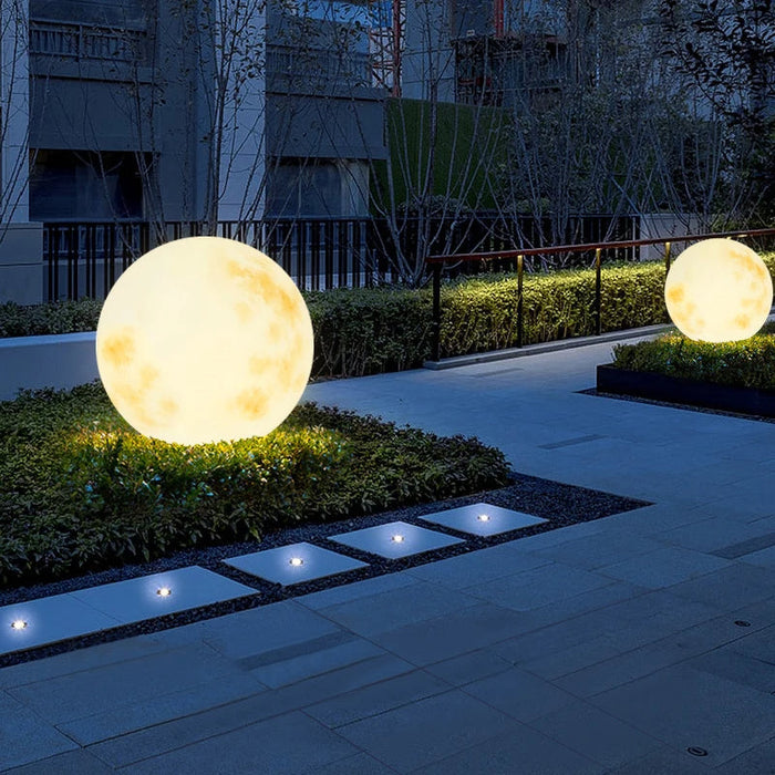 Moonlamp | Tuinlamp In De Vorm Van Een Maan - lamp - detail