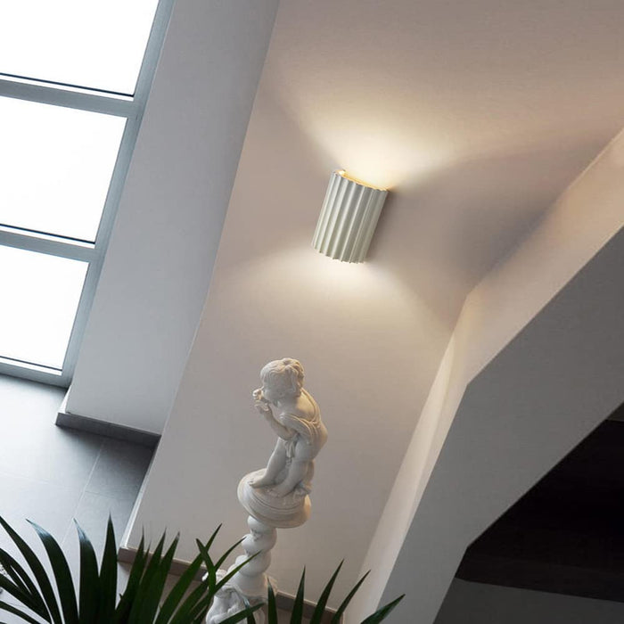 Moderne Halfronde Wandlamp Van Hars Voor De Woonkamer - wandlampen - close-up