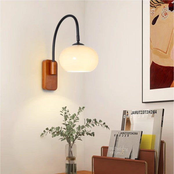 Bauhaus Kaki Draaibare Glazen Wandlamp Met Houten Afwerking - wandlampen - close-up