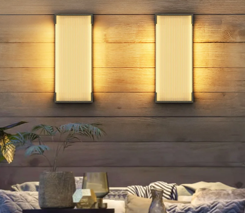 SolarSteel Wandlamp – Zonne-energie Buitenlamp in RVS - buitenverlichting - sfeerbeeld