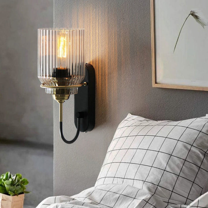 Vintage Wandlamp Met Geribbelde Glazen Kap - wandlampen - sfeerbeeld
