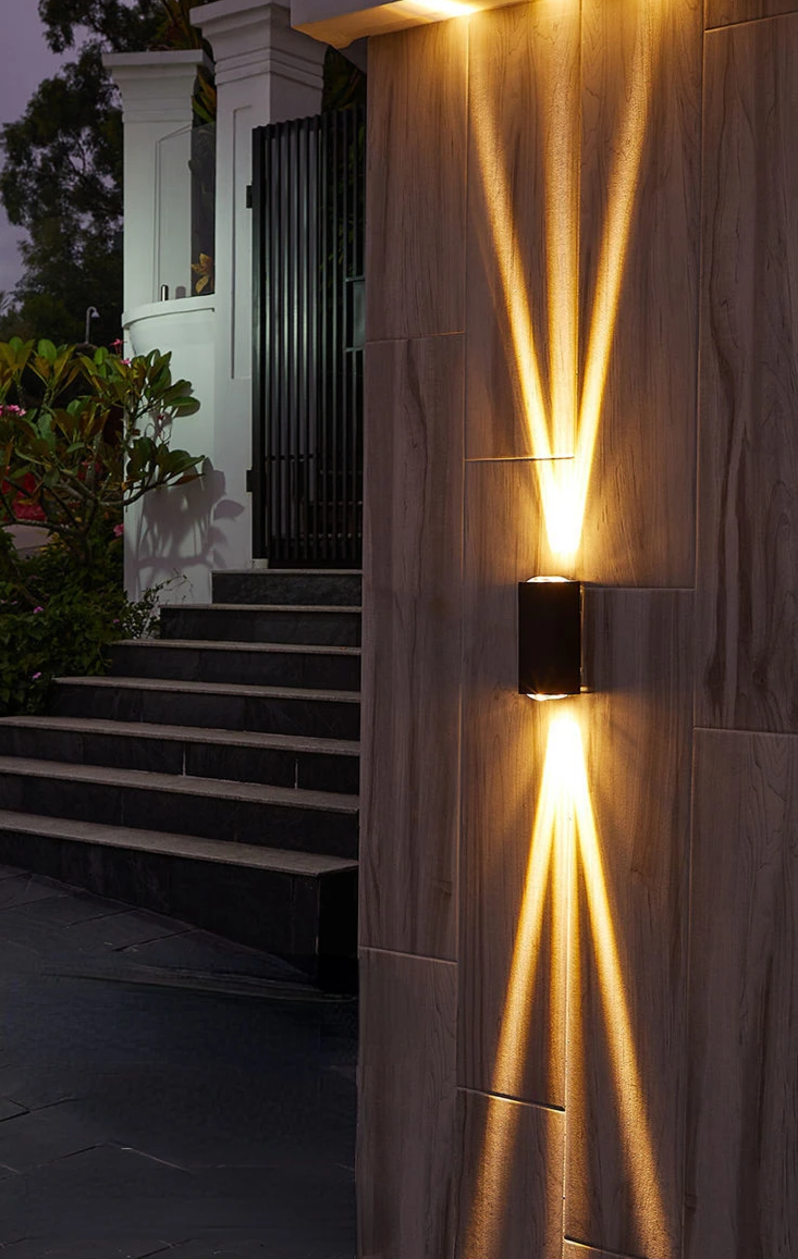 Stralux Beam IP65 Wandlamp – Minimalistische LED Buitenlamp met Smalle Lichtbundel voor Gevel, Tuin & Terras - buitenverlicht