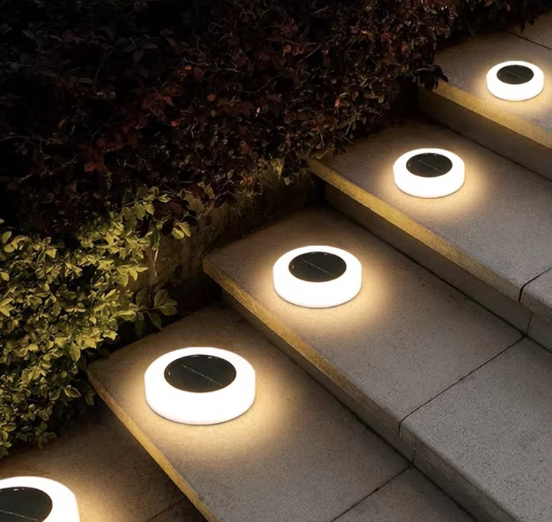 Moderne Zonne-Energie LED Tuinlamp - buitenverlichting - close-up