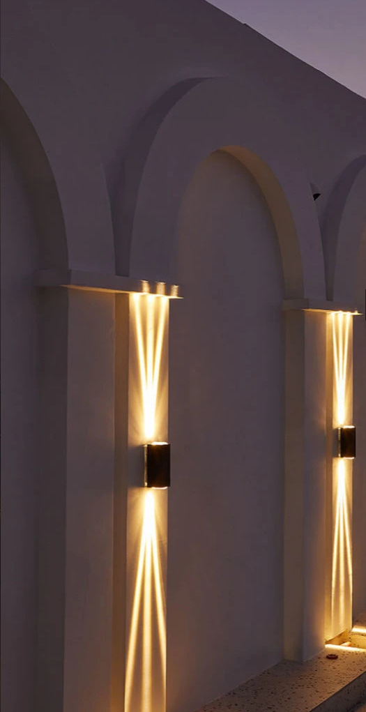 Stralux Beam IP65 Wandlamp – Minimalistische LED Buitenlamp met Smalle Lichtbundel voor Gevel, Tuin & Terras - buitenverlicht