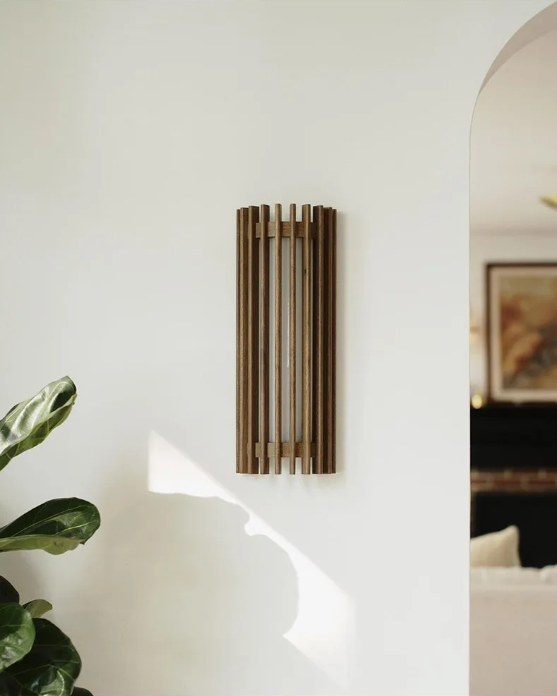“ZenAura Wabi-Sabi Wandlamp” – Japanse Retro Walnoot LED Wandverlichting - wandlamp - sfeerbeeld