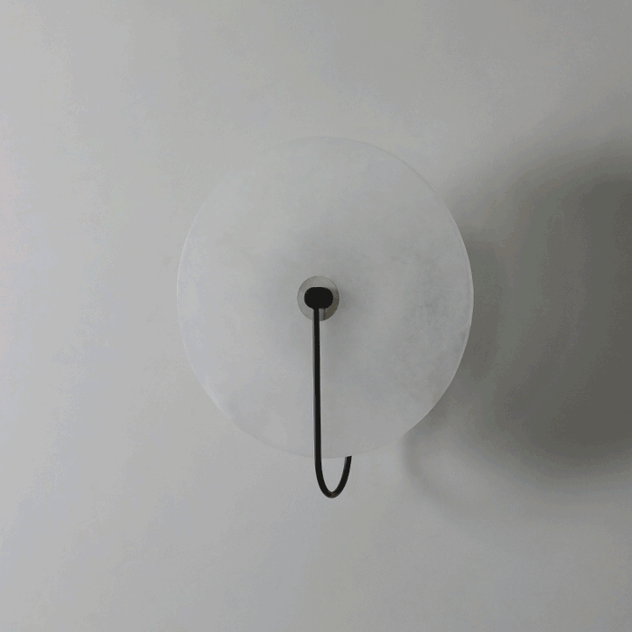 Rustgevende Alabaster LED Wandlamp - wandlampen - in de kamer