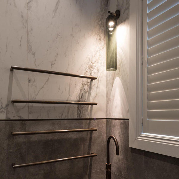 Moderne Glazen Wandlamp Voor In De Badkamer - wandlampen - zijaanzicht