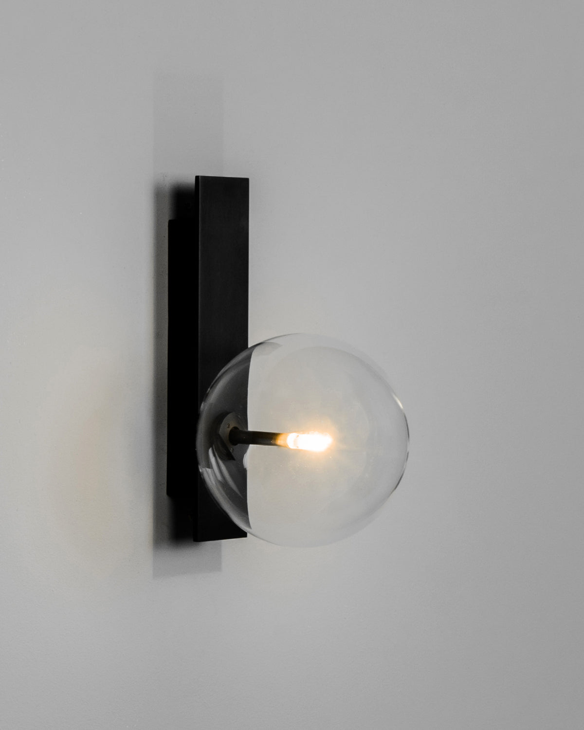 Schwung Lighting - Oslo Wall Sconce - wandlampen - close-up