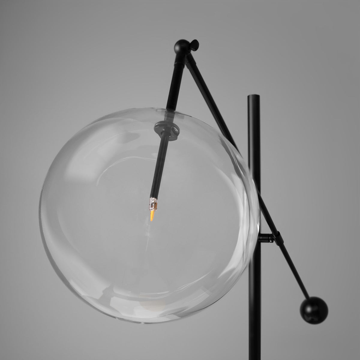 Schwung Lighting - Milan 1 Arm - vloerlamp - zijaanzicht