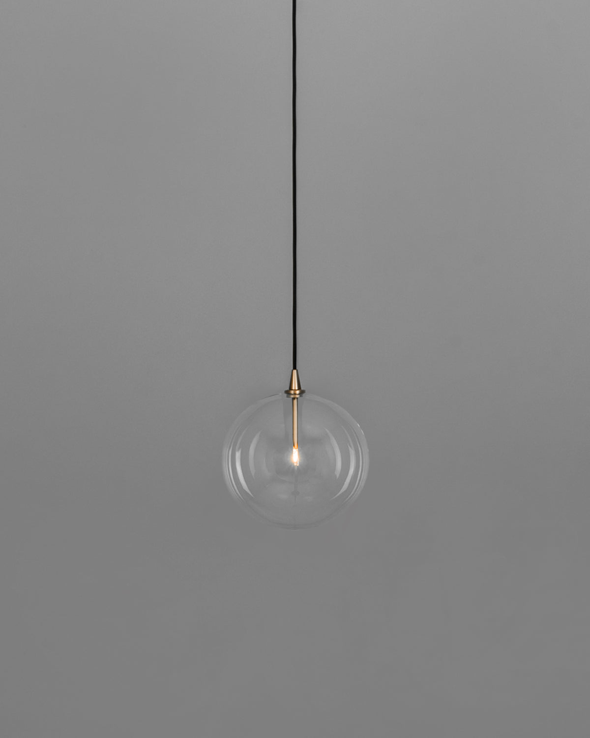 Schwung Lighting - Glass Globe Pendant FI 250 - hanglampen - sfeerbeeld