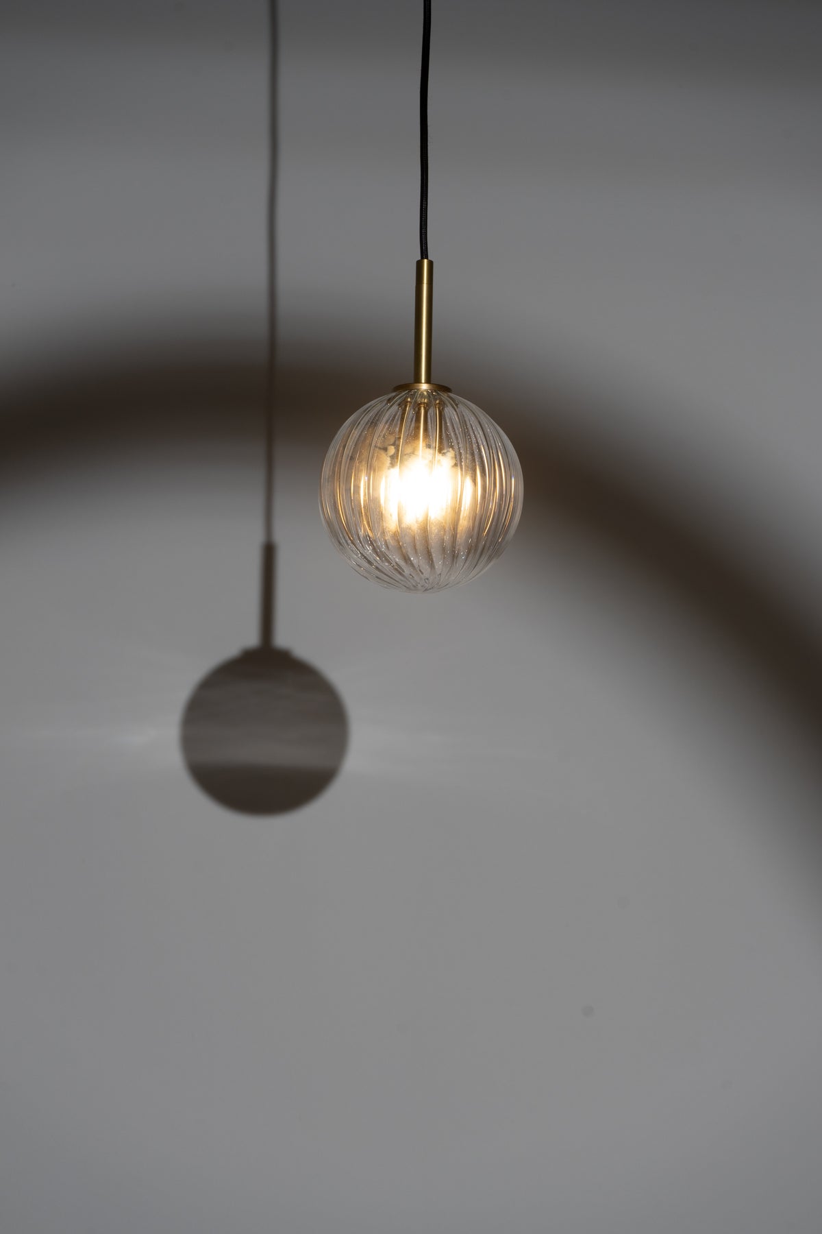 Schwung Lighting - DRIES Pendant FI 200 - hanglampen - close-up