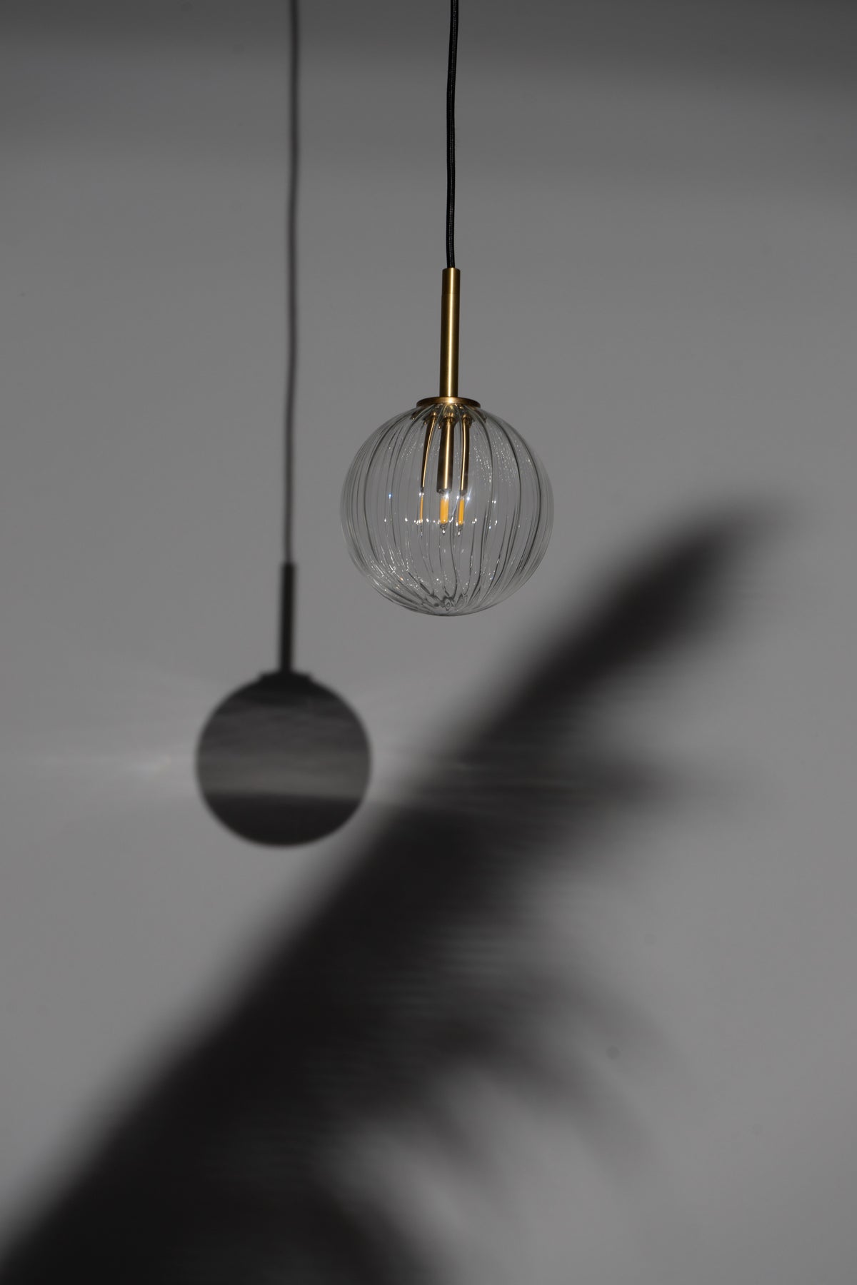 Schwung Lighting - DRIES Pendant FI 250 - hanglampen - zijaanzicht