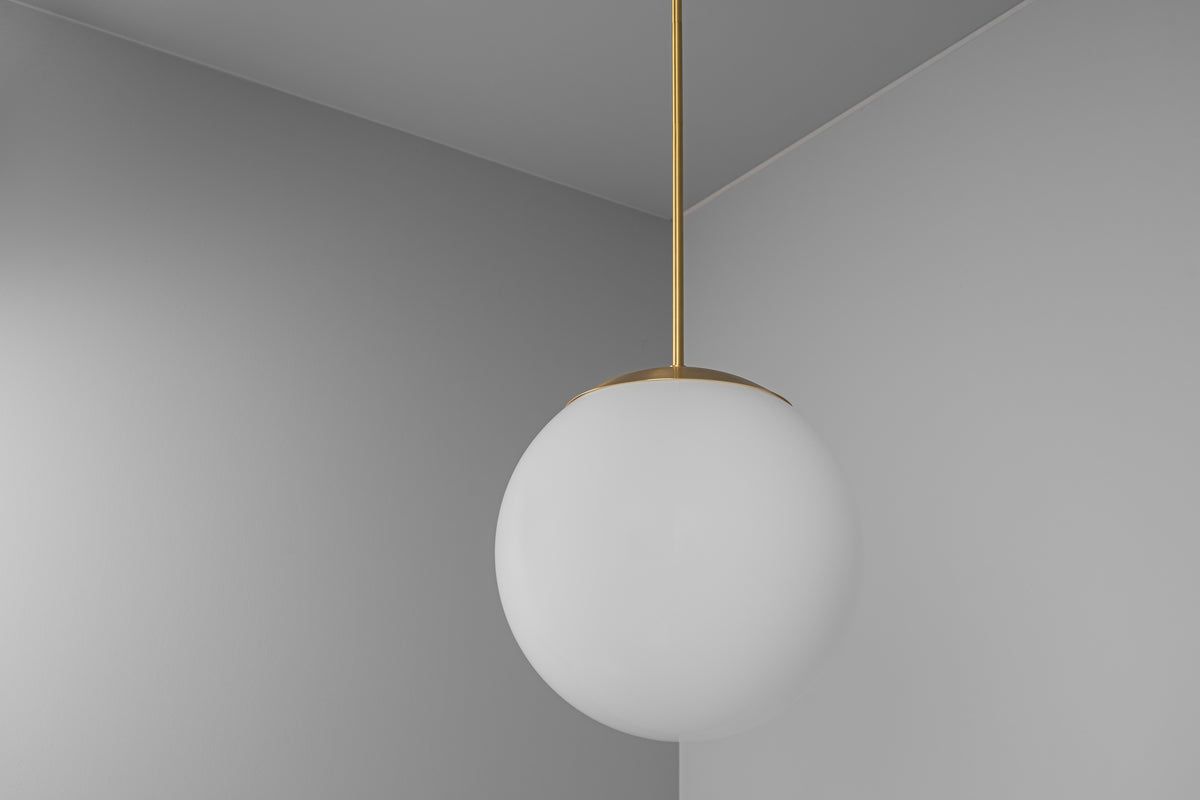 Schwung Lighting - Glass Globe Opal FI 600 - hanglampen - zijaanzicht