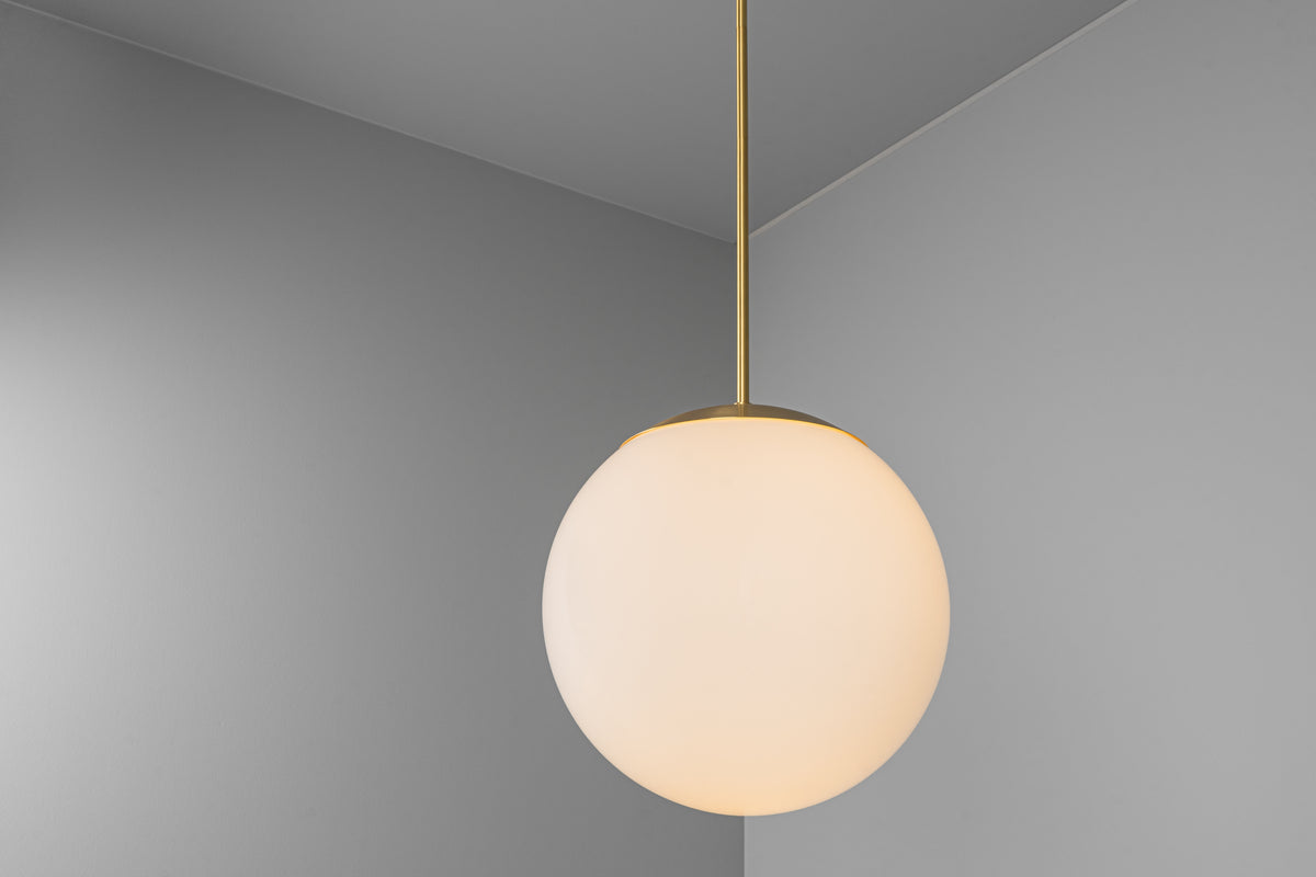 Schwung Lighting - Glass Globe Opal FI 600 - hanglampen - close-up