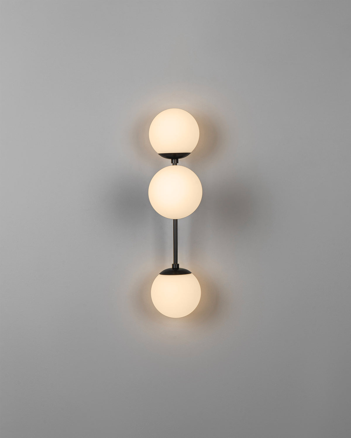 Schwung Lighting - Armstrong Triple - wandlampen - in de kamer