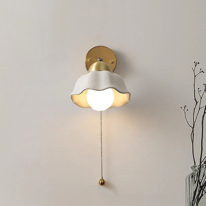 Retro White Flower Wall Lamp 