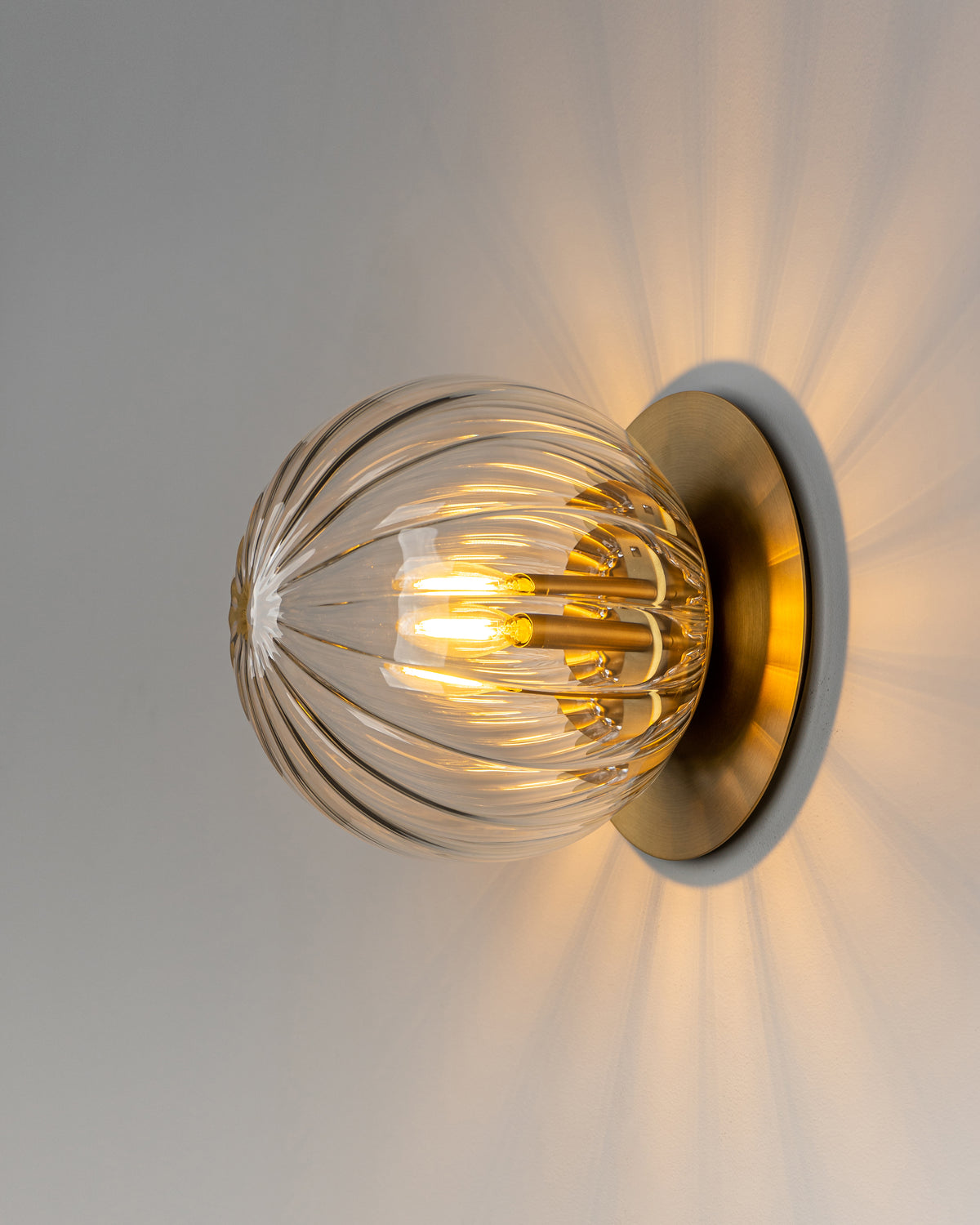 Schwung Lighting - Pulsar 150 - wandlampen - close-up