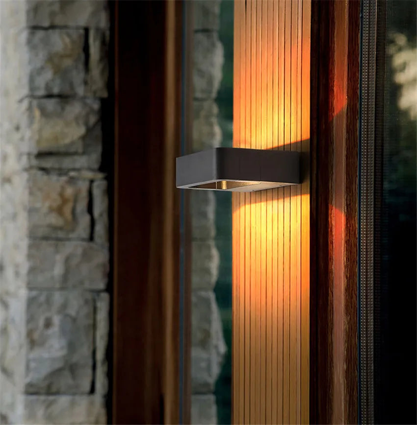 LUXARÉ NR-113 BuitenGuard LED Wandlamp - buitenverlichting - close-up