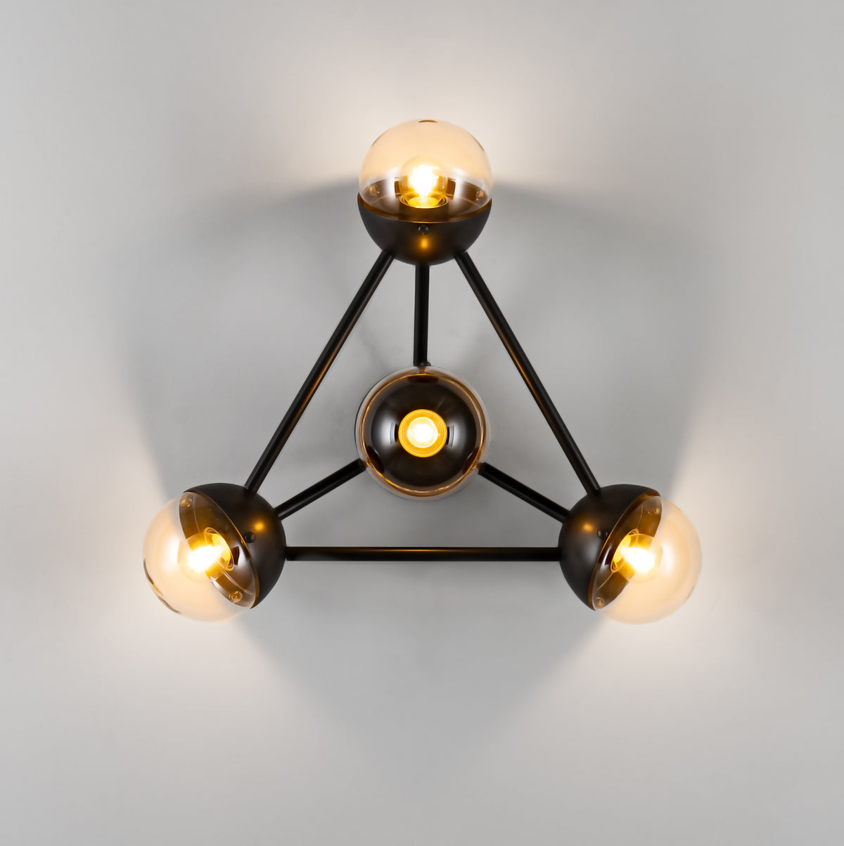 Schwung Lighting - Molecule 4 - wandlampen - close-up