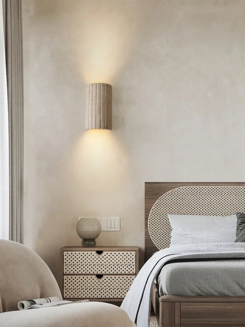 TerraLume Wabi-Sabi Travertin LED Wandlamp - wandlamp - gemonteerd