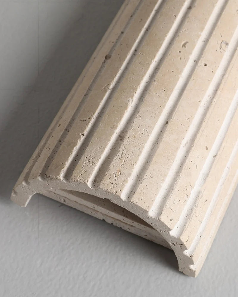 TerraLume Wabi-Sabi Travertin LED Wandlamp - wandlamp - close-up