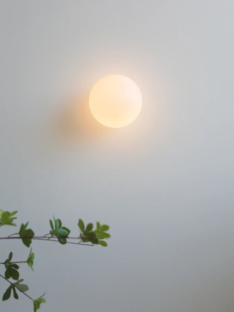 LumoSphere Witte Glasbol LED Wandlamp - wandlamp - gemonteerd