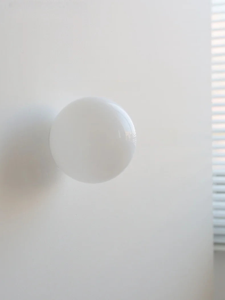 LumoSphere Witte Glasbol LED Wandlamp - wandlamp
