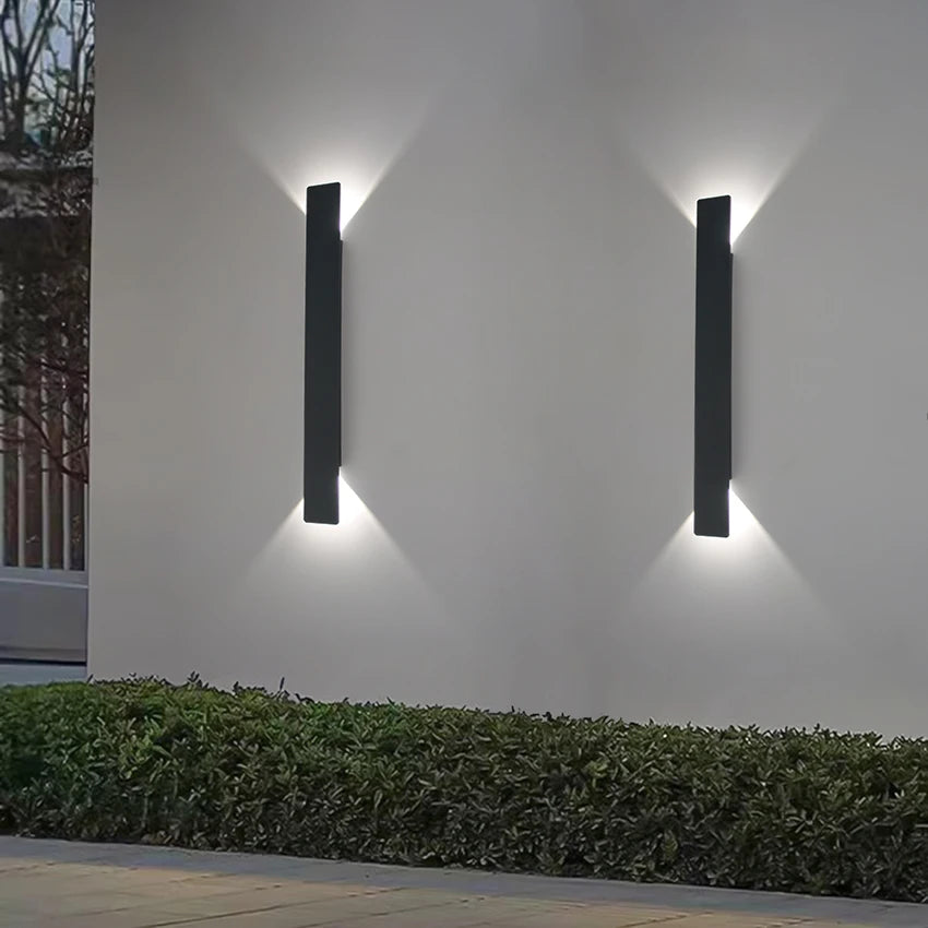 LumaShield Duo – LED Wandlamp Zwart & Wit - wandlamp - sfeerbeeld