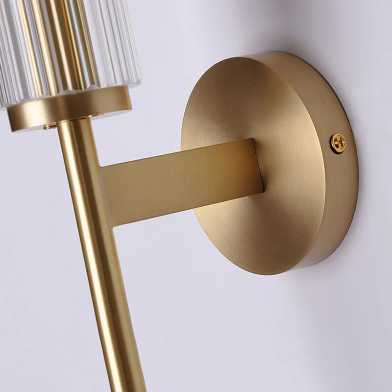 Moderne Luxe Gouden Wandlamp met Helder Glazen Kap - wandlamp - zijaanzicht