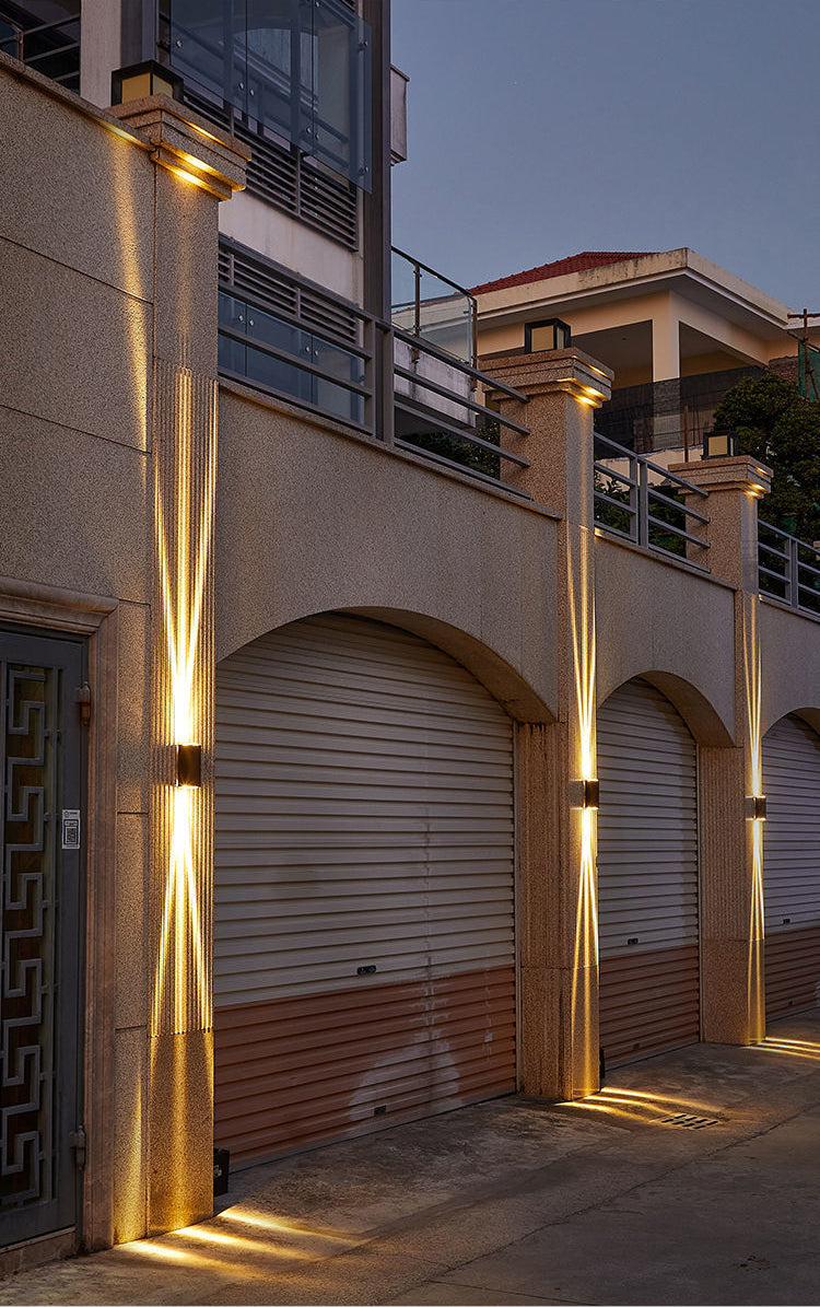 Stralux Beam IP65 Wandlamp – Minimalistische LED Buitenlamp met Smalle Lichtbundel voor Gevel, Tuin & Terras - buitenverlicht