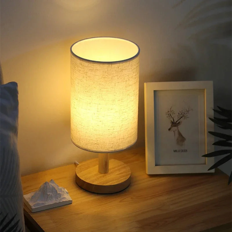 Aurora SilkGlow LED Tafellamp – Dimbare Aziatische Nachtlamp met Houten Basis & Stoffen Kap - tafellampen - in de kamer