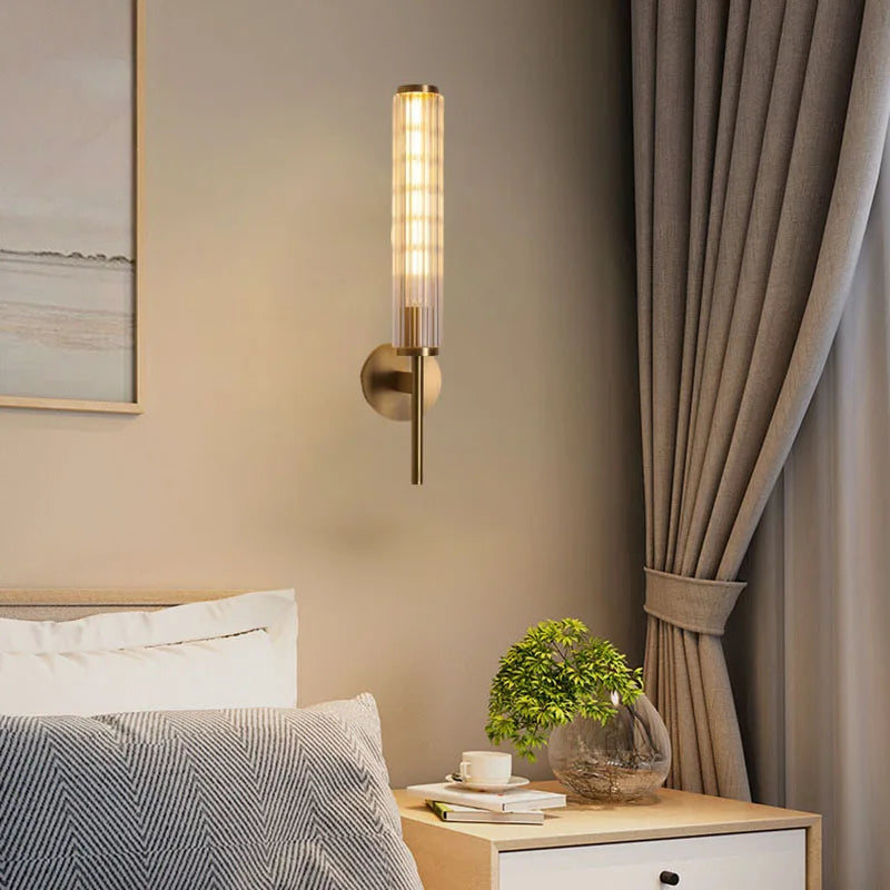 Moderne Luxe Gouden Wandlamp met Helder Glazen Kap - wandlamp - in de kamer