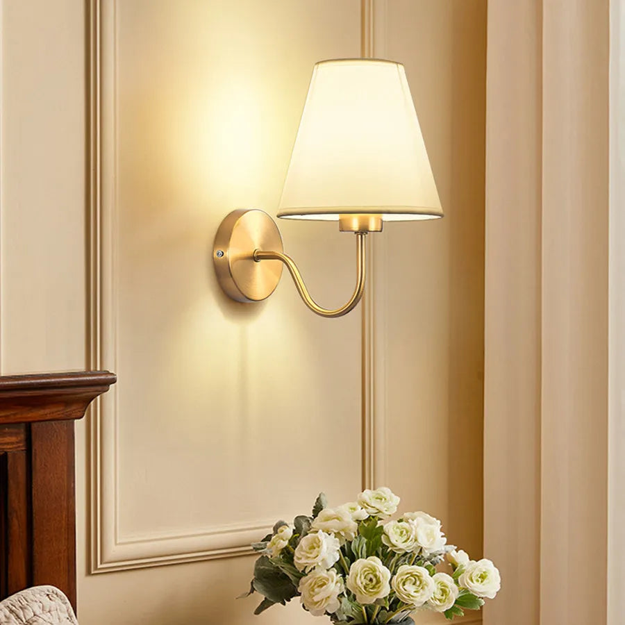 LumaFabrica – Nordic Wandlamp met Stoffen Lampenkap - wandlamp - in de kamer