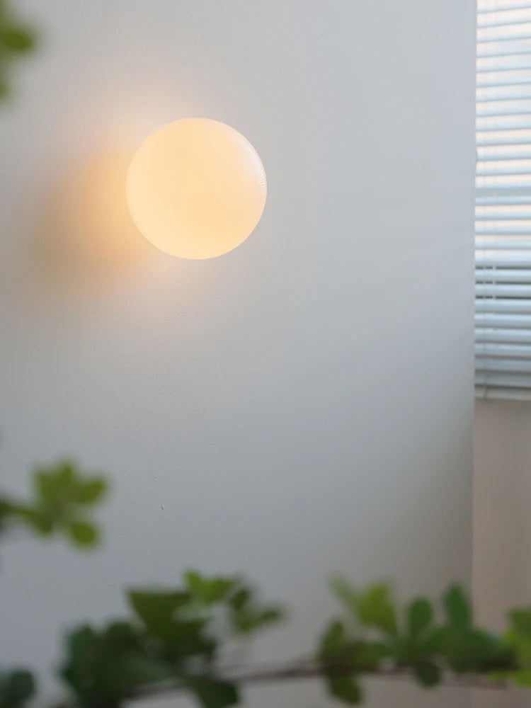 LumoSphere Witte Glasbol LED Wandlamp - wandlamp - afmetingen