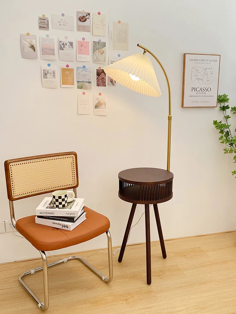 Scandinavische Houten Driepoot Vloerlamp - vloerlamp - zijaanzicht