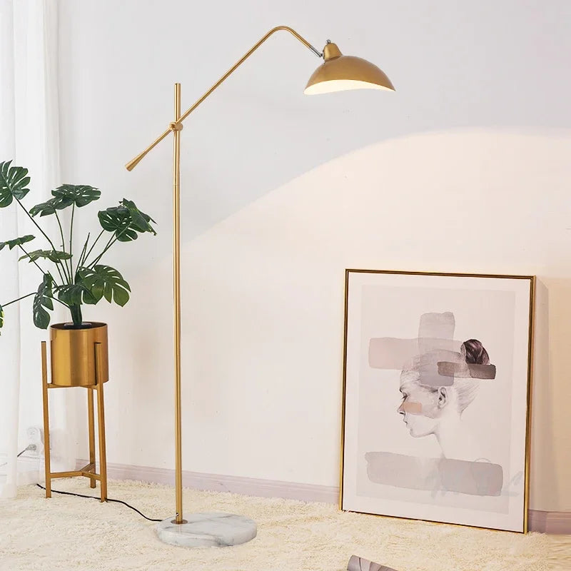 Nordic Gold Luxe Vloerlamp – Minimalistisch Design met Marmeren Basis - vloerlamp - in de kamer