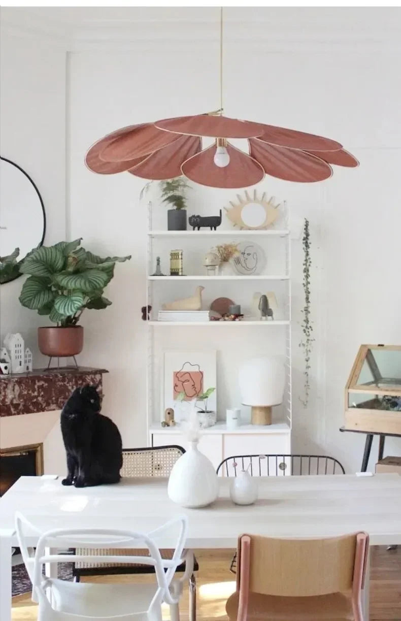 LumaFlora Petal Light – Stoffen Kunst Hanglamp met Kleurrijke Bloembladen - hanglampen - sfeerbeeld