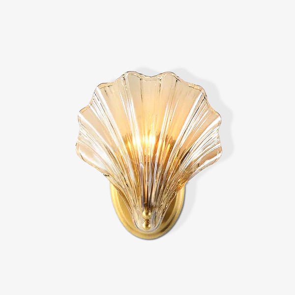 Wall lamp in the shape of a shell